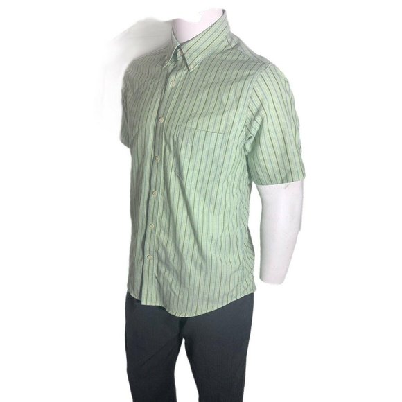 St Johns Bay Iron Free Mens Medium Short Sleeve Bu - Picture 2 of 5